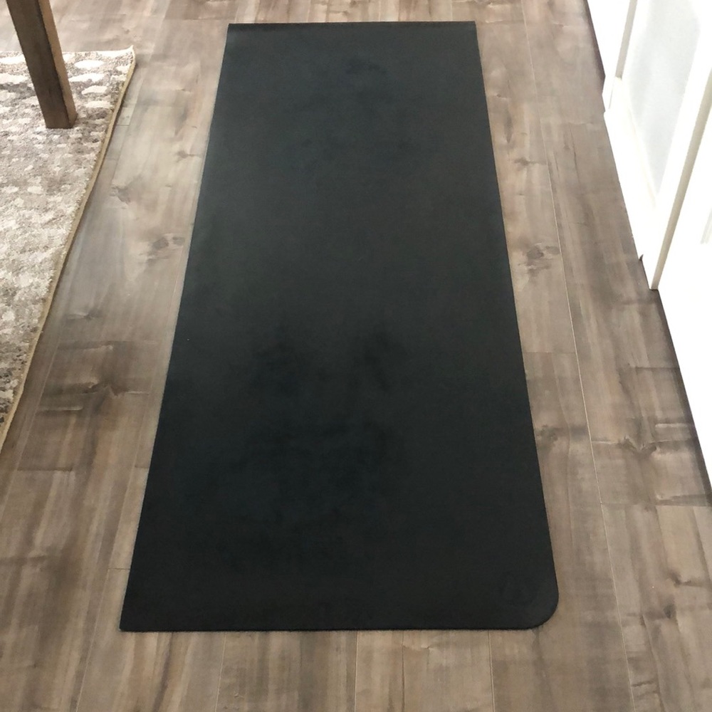 Black 5 MM Lululemon Yoga Mat